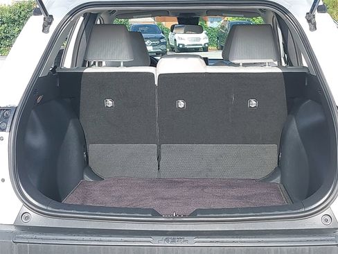 Used 2022 Toyota Corolla Cross L image 12