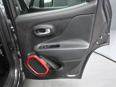 Used 2016 Jeep Renegade Trailhawk image 16