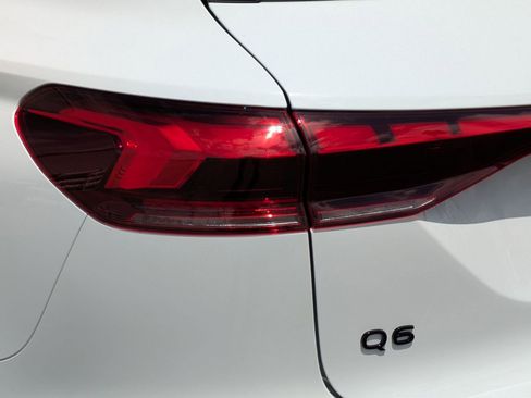 New 2025 Audi Q6 e-tron Premium Plus AWD/4WD image 14