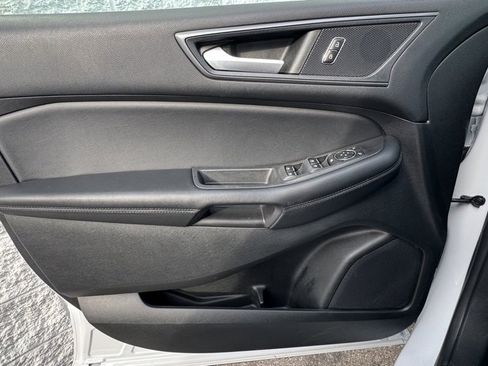 Used 2022 Ford Edge SE w/ Black Appearance Package image 18