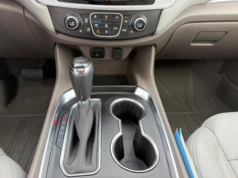 Used 2019 Chevrolet Traverse LT w/ LT Premium Package FWD image 19