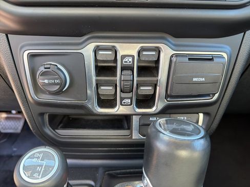 Used 2021 Jeep Wrangler Unlimited Sahara image 38