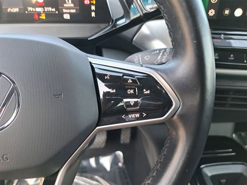 Certified 2022 Volkswagen ID.4 Pro image 17