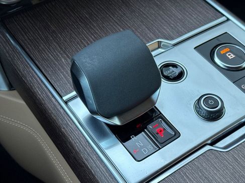 Used 2023 Land Rover Range Rover Long Wheelbase SE image 25