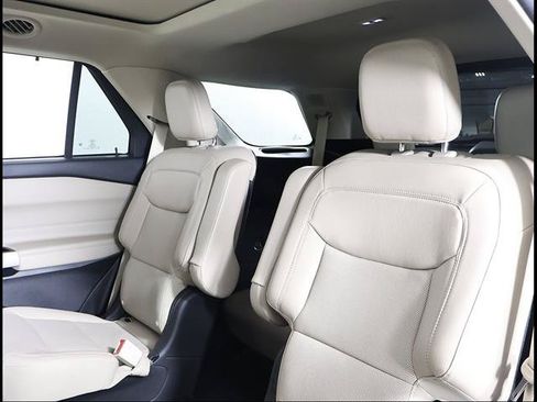 Used 2023 Ford Explorer Limited w/ Limited Technology Package RWD image 10