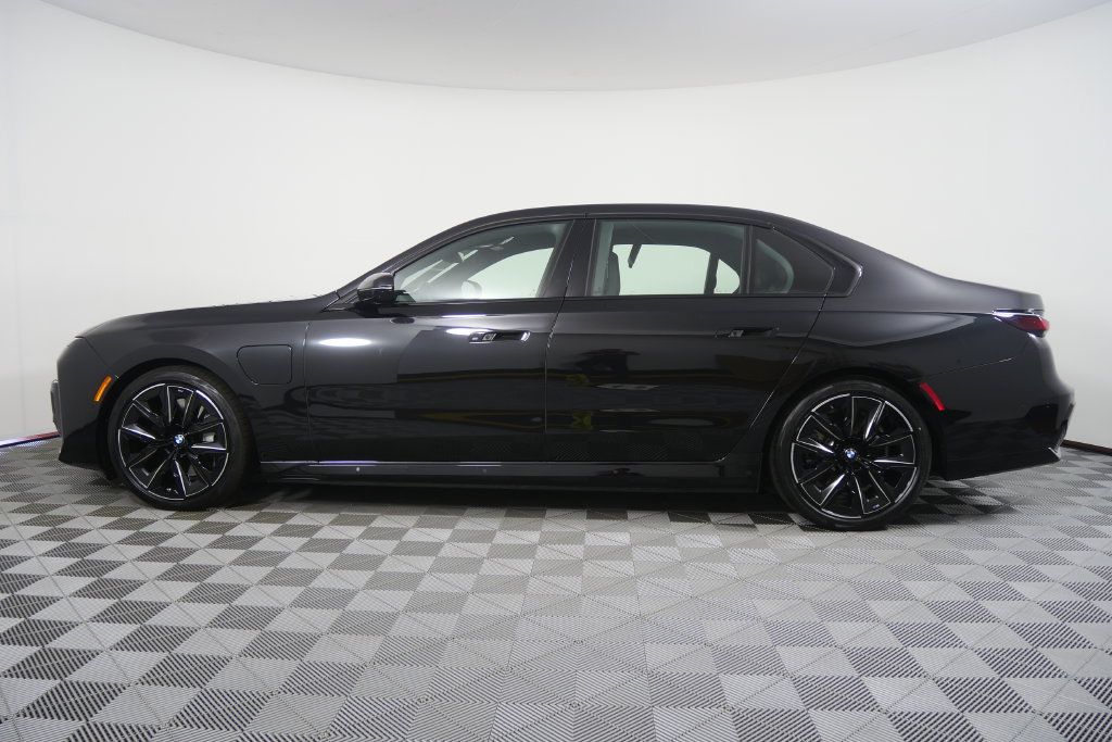 Used 2026 BMW 750e xDrive w/ Executive Package AWD/4WD image 7