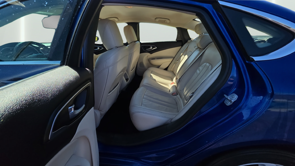 Used 2017 Chrysler 200 Limited Platinum FWD image 16