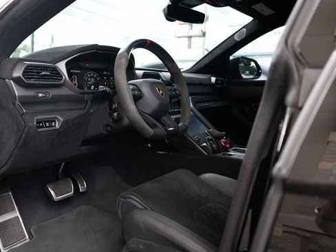 Used 2024 Lamborghini Urus Performante AWD/4WD image 16