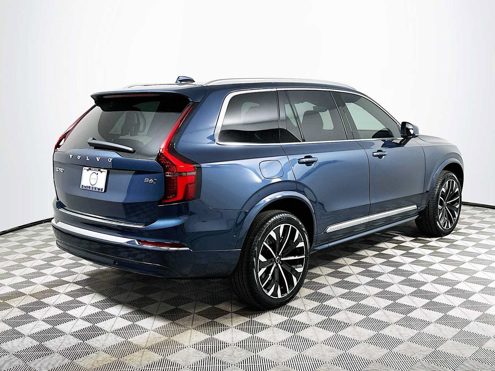New 2026 Volvo XC90 B6 Plus w/ Protection Package Premier AWD/4WD image 7