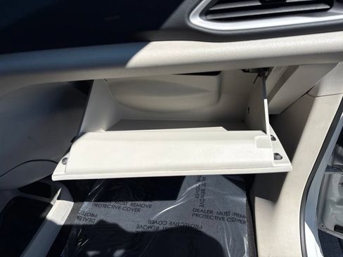 Used 2022 Chrysler Pacifica Touring-L FWD image 24