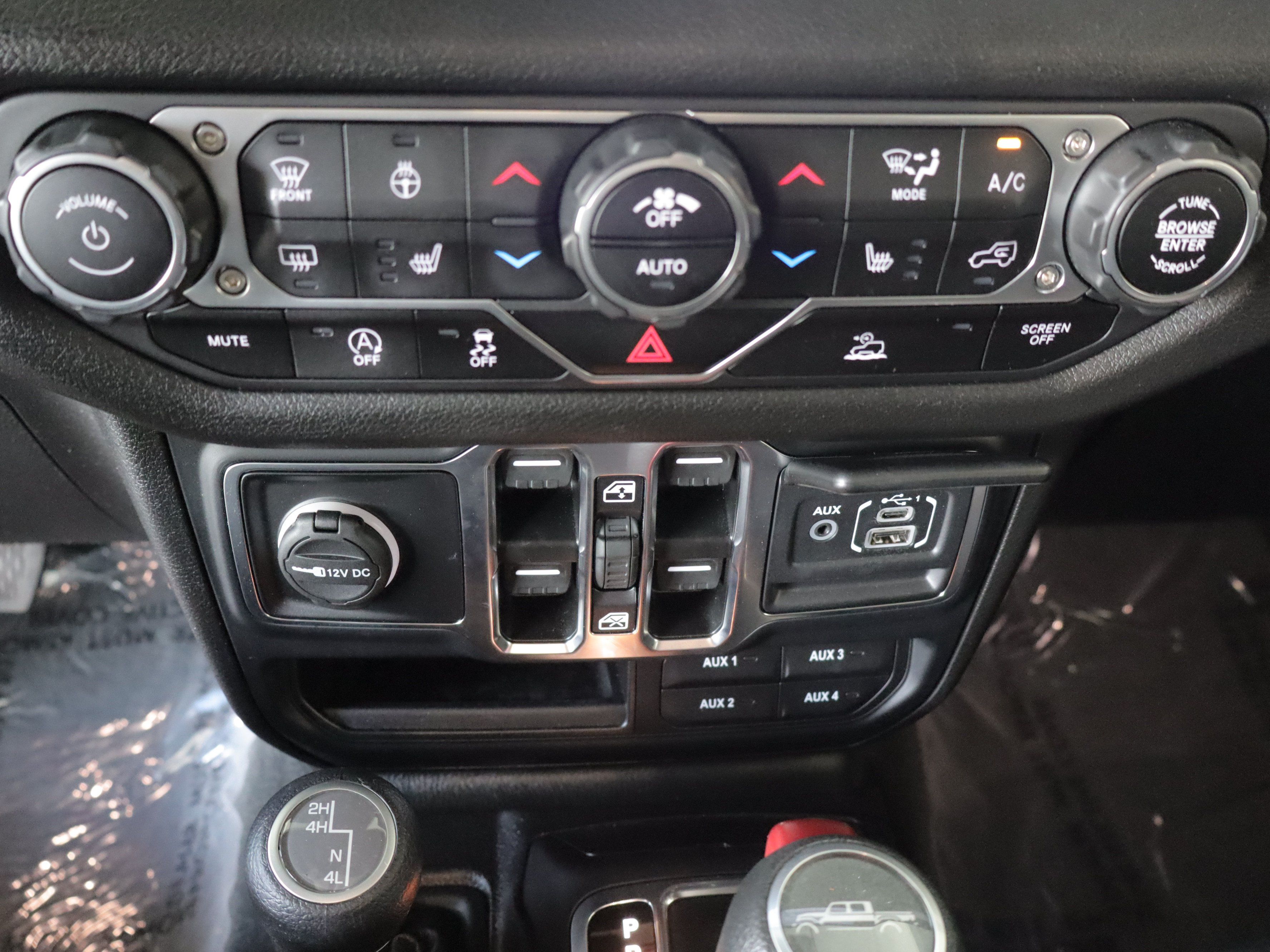 Used 2024 Jeep Gladiator Sport AWD/4WD image 17