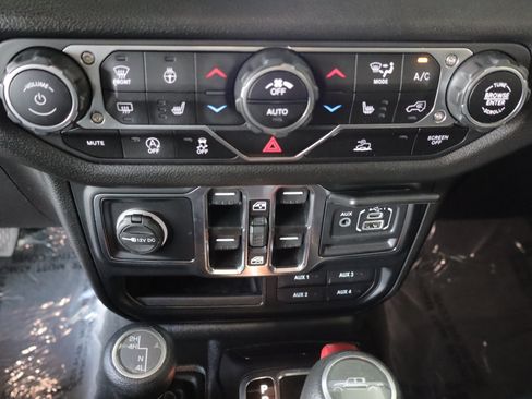 Used 2024 Jeep Gladiator Sport AWD/4WD image 17