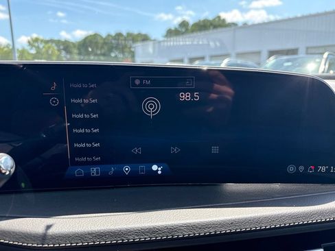Used 2024 Cadillac XT4 Premium Luxury FWD image 9