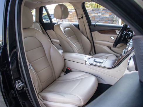 Used 2022 Mercedes-Benz GLC 300 4MATIC image 19