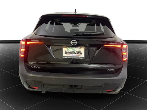 Used 2025 Nissan Kicks SV image 4