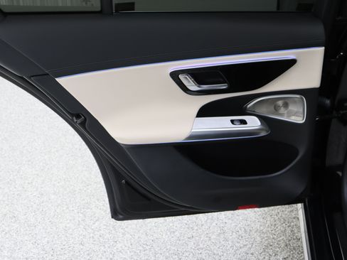 Used 2025 Mercedes-Benz E 350 Sedan image 28