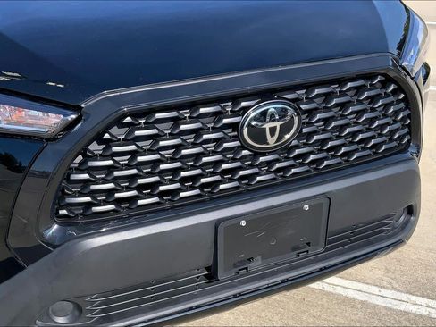 Used 2024 Toyota Corolla Cross LE FWD image 31
