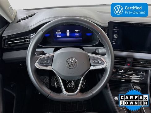 Used 2025 Volkswagen Jetta SE FWD image 11