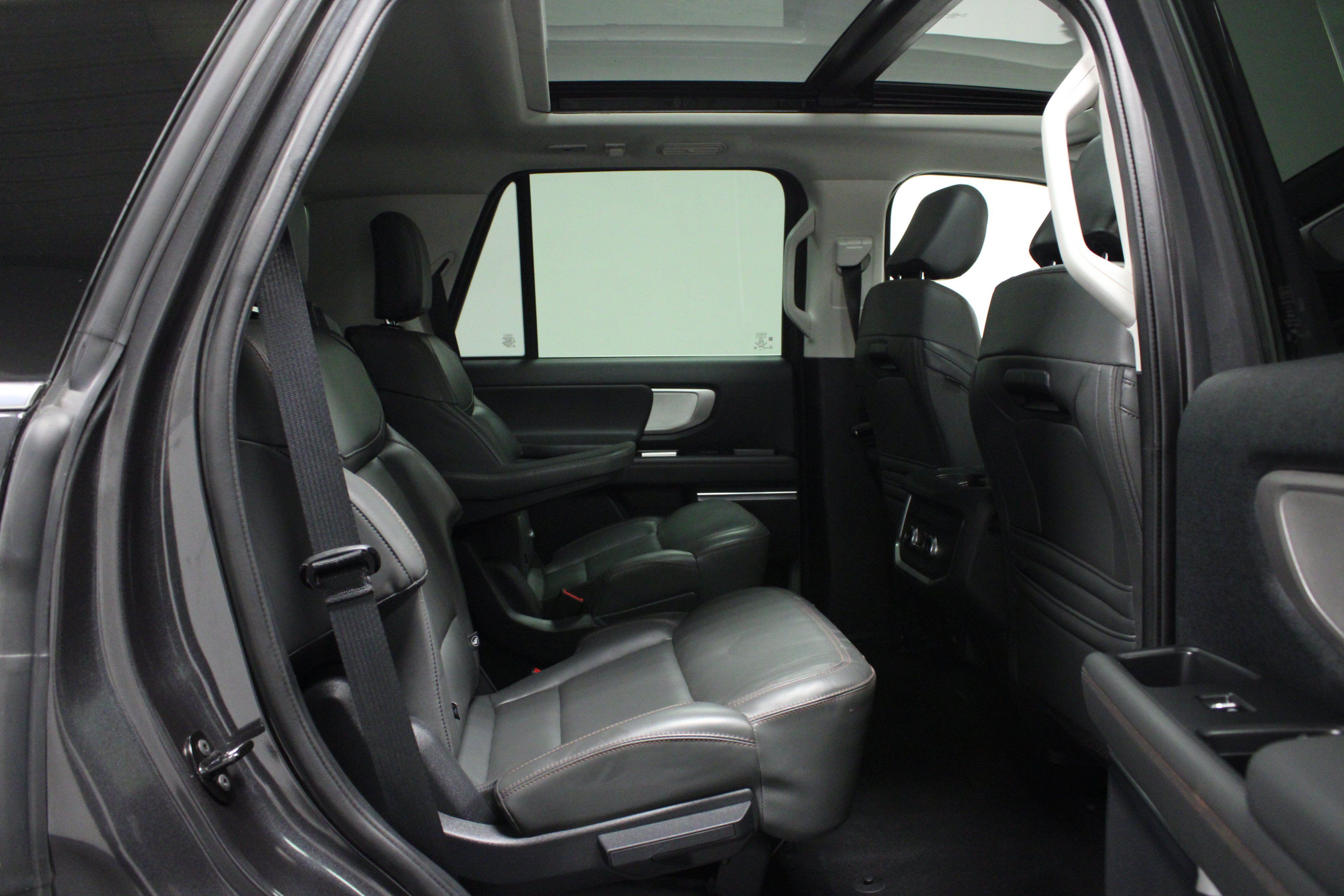 Used 2025 Ford Expedition Active AWD/4WD image 16