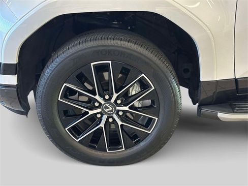 Used 2024 Lexus GX 550 image 15