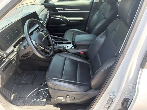 Used 2024 Kia Telluride S w/ S Sunroof Package FWD image 11