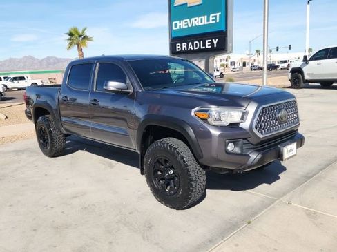 Used 2019 Toyota Tacoma TRD Off-Road w/ Technology Package image 2