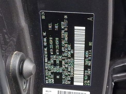 Used 2024 Toyota Highlander XLE image 30