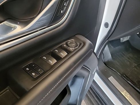 Used 2021 GMC Yukon SLT w/ SLT Luxury Package image 13