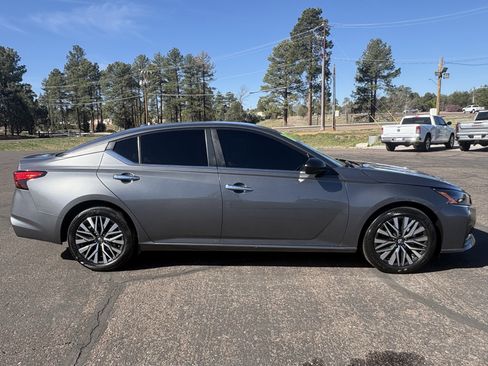 Used 2024 Nissan Altima 2.5 SV image 14