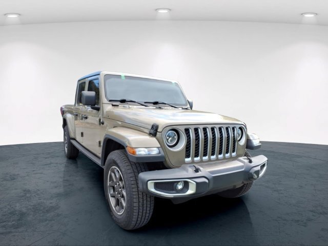 Used 2020 Jeep Gladiator Overland w/ Cold Weather Group AWD/4WD image 8