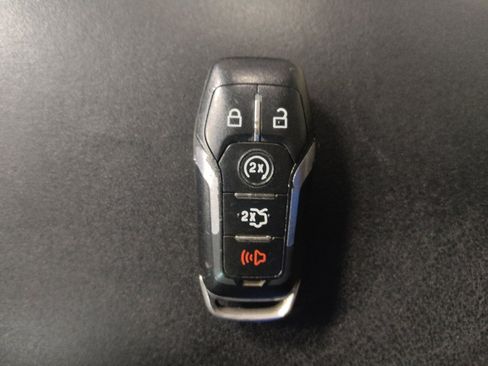 Used 2016 Ford Explorer Platinum image 32