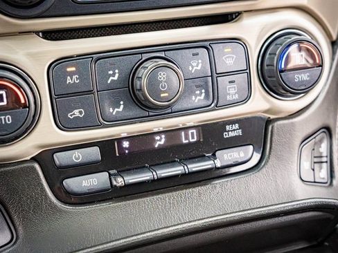 Used 2018 GMC Yukon Denali image 25