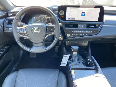 New 2025 Lexus ES 300h w/ Luxury Package image 12