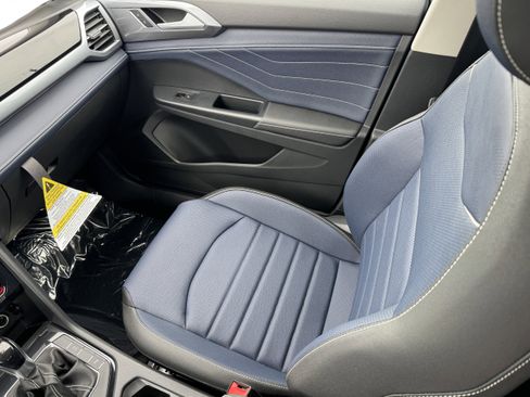New 2025 Volkswagen Taos SEL image 17