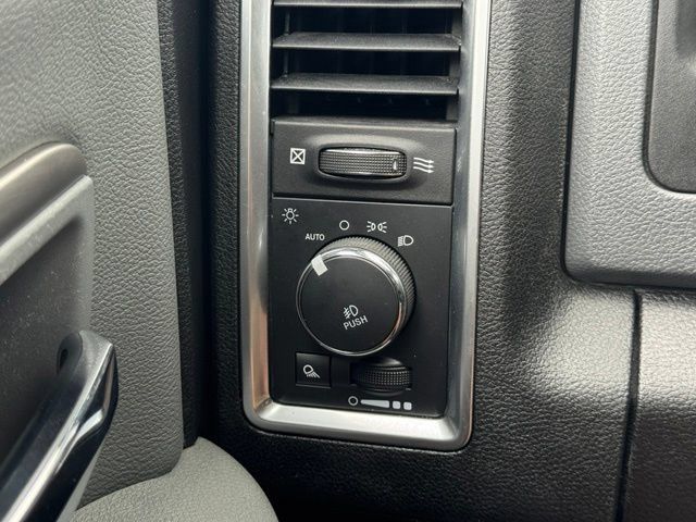 Used 2019 RAM 1500 Warlock AWD/4WD image 29