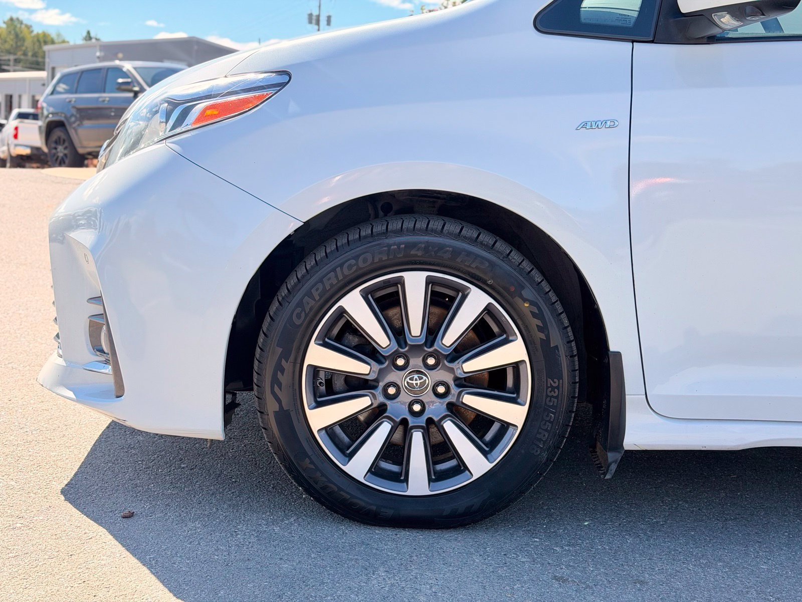 Used 2020 Toyota Sienna XLE Premium AWD/4WD image 4