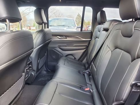 New 2025 Jeep Grand Cherokee Limited image 15