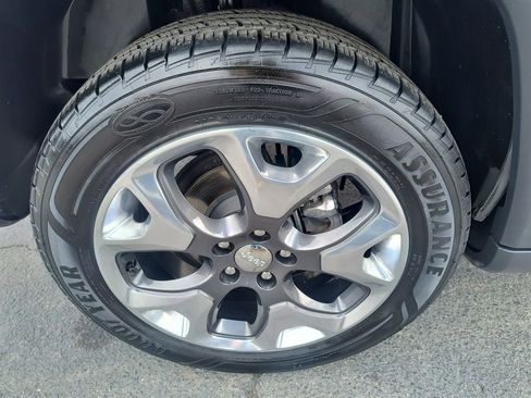 Used 2018 Jeep Compass Limited image 12