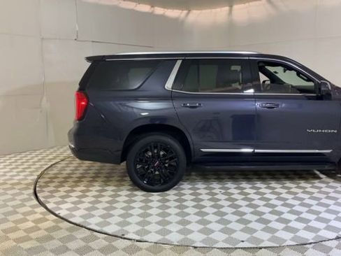 Certified 2023 GMC Yukon SLT w/ SLT Premium Package AWD/4WD image 9