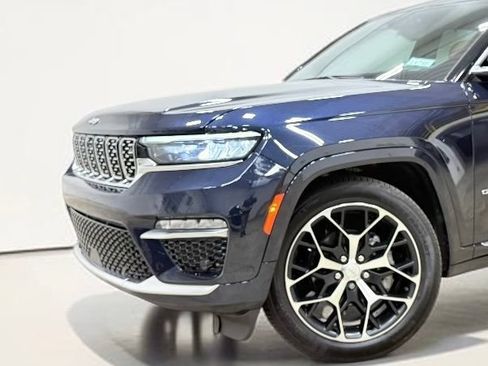 Used 2023 Jeep Grand Cherokee Summit AWD/4WD image 3
