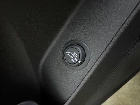 Used 2024 Chevrolet Equinox LT FWD image 33