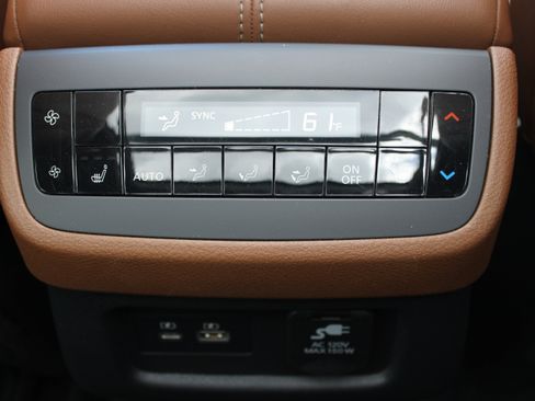 Certified 2023 Nissan Pathfinder Platinum AWD/4WD image 16