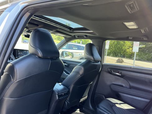 Used 2022 Toyota Highlander XSE AWD/4WD image 15