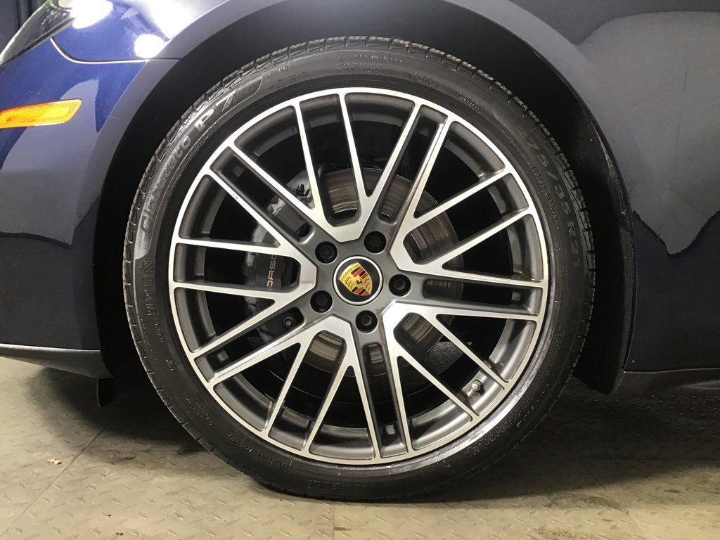 Certified 2023 Porsche Panamera image 11