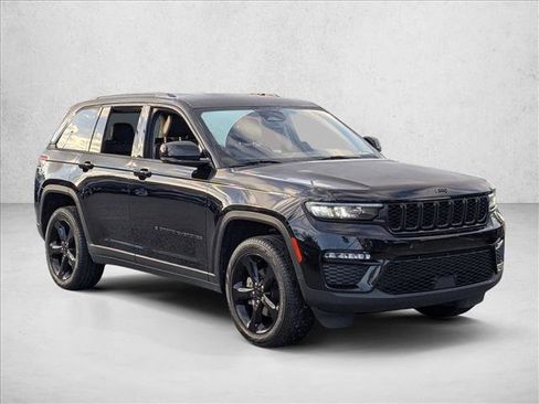 Used 2023 Jeep Grand Cherokee Limited w/ Black Appearance Package image 3