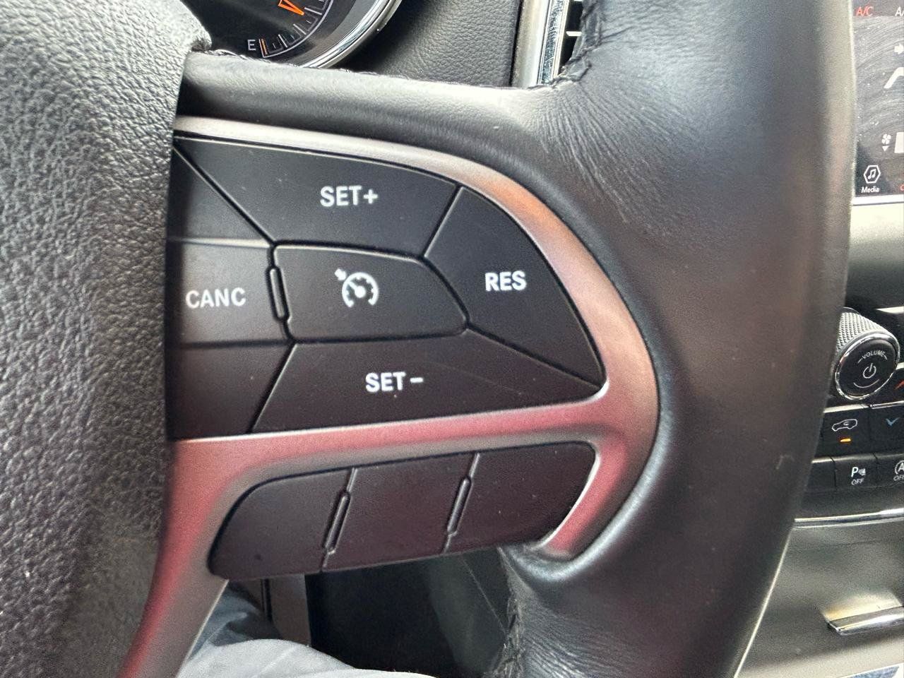 Used 2018 Jeep Grand Cherokee Laredo AWD/4WD image 19