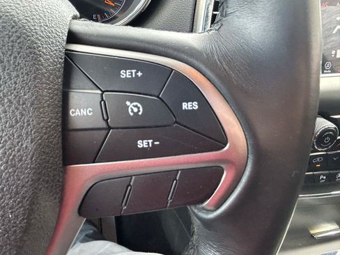 Used 2018 Jeep Grand Cherokee Laredo AWD/4WD image 19
