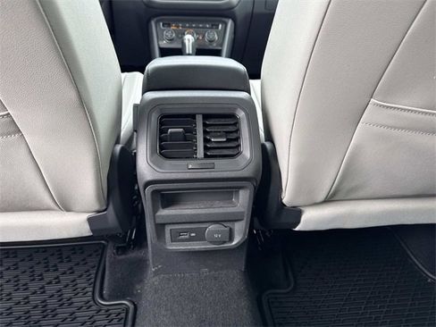 Used 2020 Volkswagen Tiguan SE w/ Panoramic Sunroof Package image 16