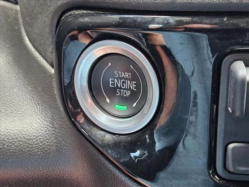 Used 2023 Chevrolet Silverado 1500 ZR2 w/ Technology Package image 16