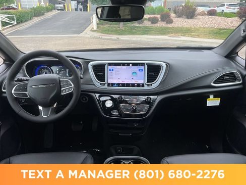 New 2027 Chrysler Pacifica Select AWD/4WD image 12